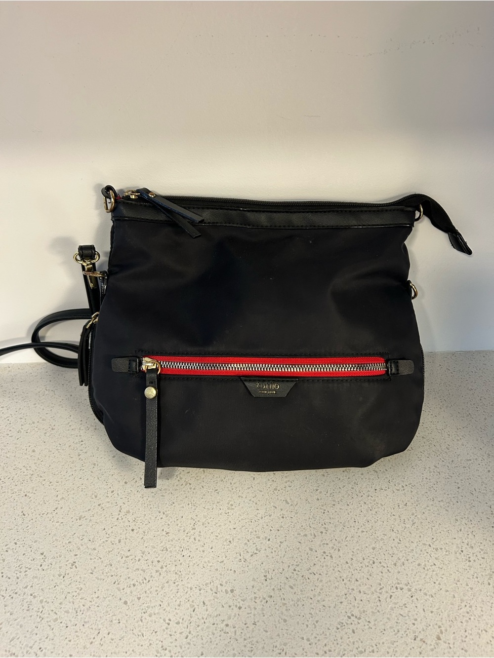 TUTILO Black Crossbody with Red Zip Accent - Sleek Everyday Bag❤️